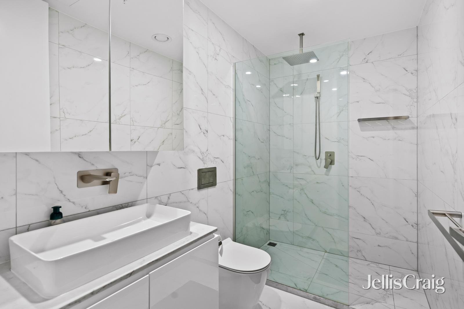 102/330 Manningham Road, Doncaster image 6