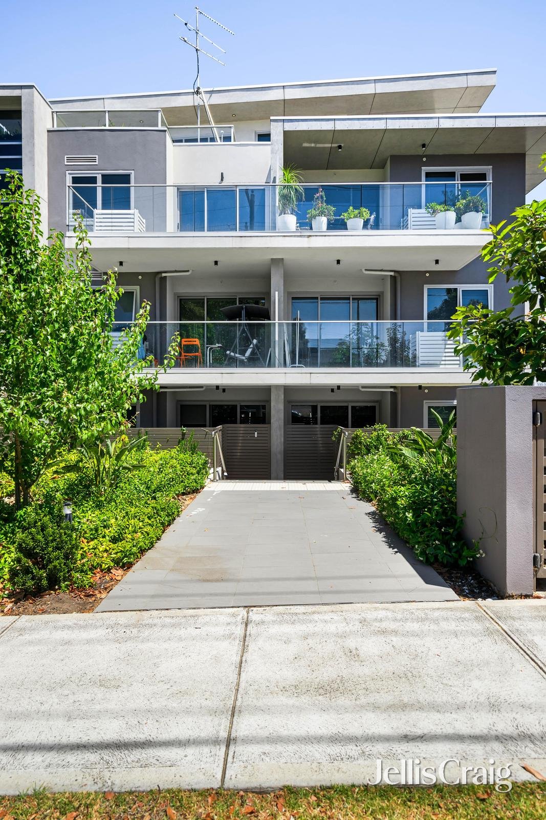 102/330 Manningham Road, Doncaster image 15