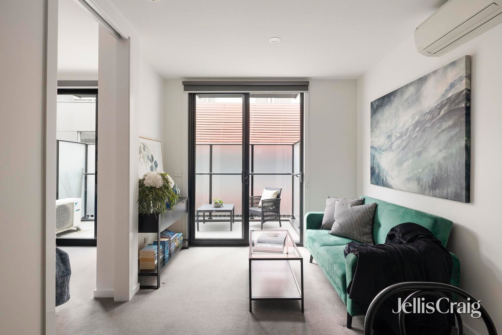 102/4 Beavers Road, Northcote image 2