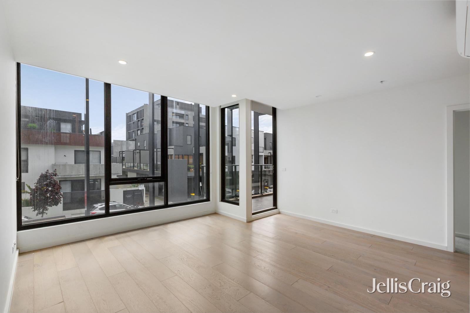 102/40 Mavho Street, Bentleigh image 2