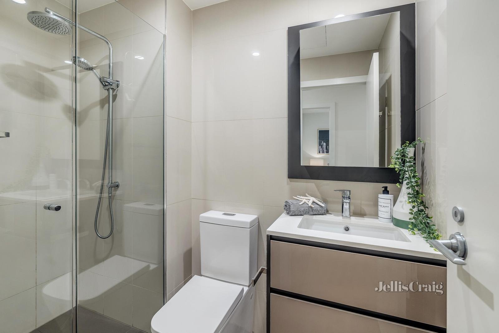 102/523 Dandenong Road, Armadale image 7
