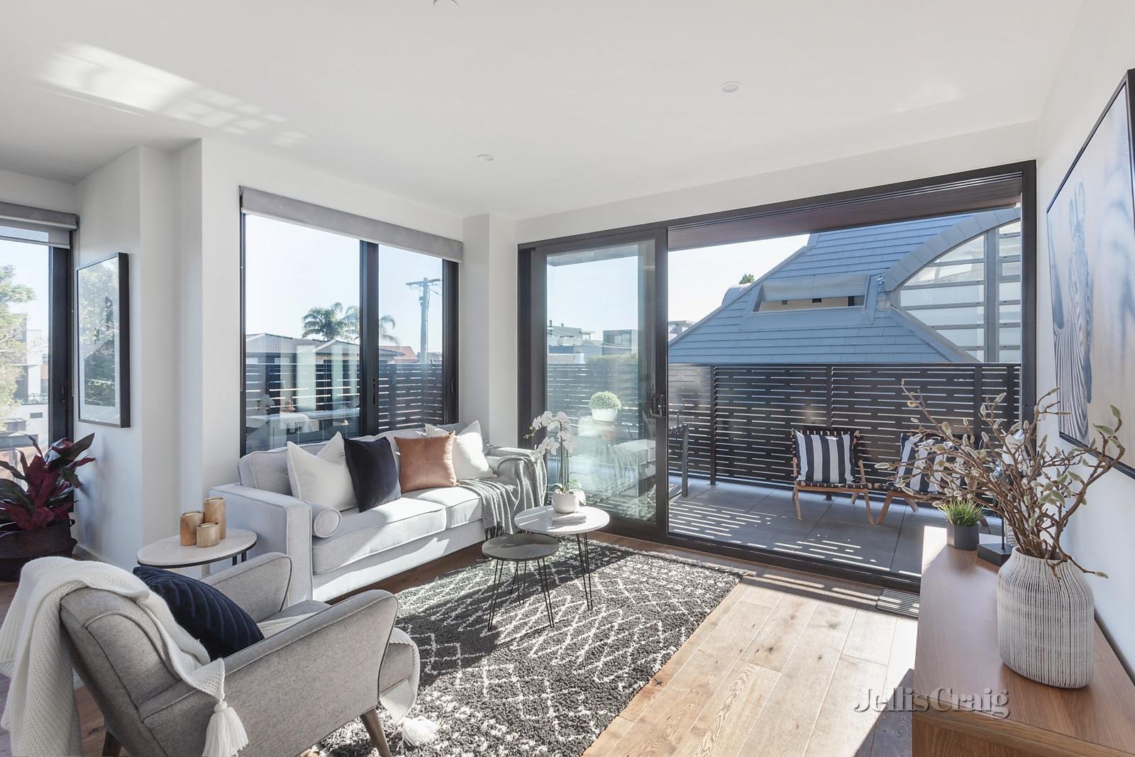 102/6 Claire Street, Mckinnon image 2