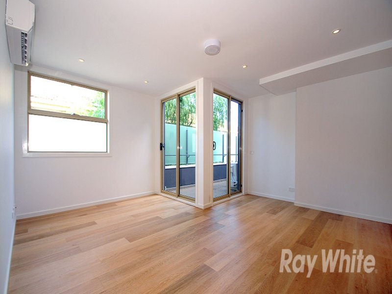 102/6 Kokaribb Road, Carnegie image 2