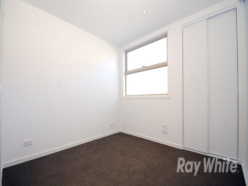 102/6 Kokaribb Road, Carnegie image 3