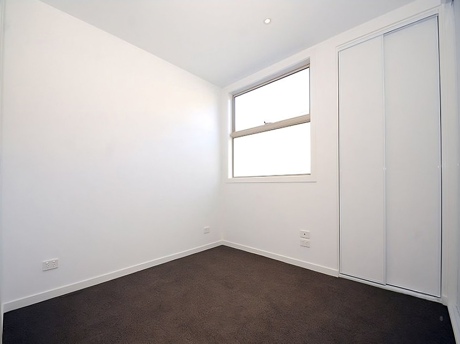102/6 Kokaribb Road, Carnegie image 3