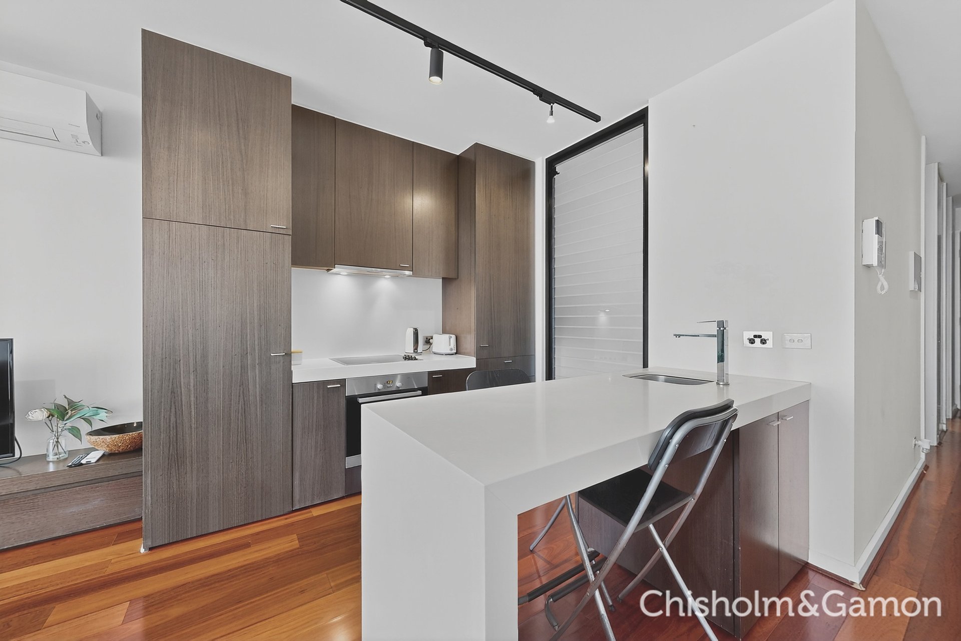 102/68 Acland Street, St Kilda image 2