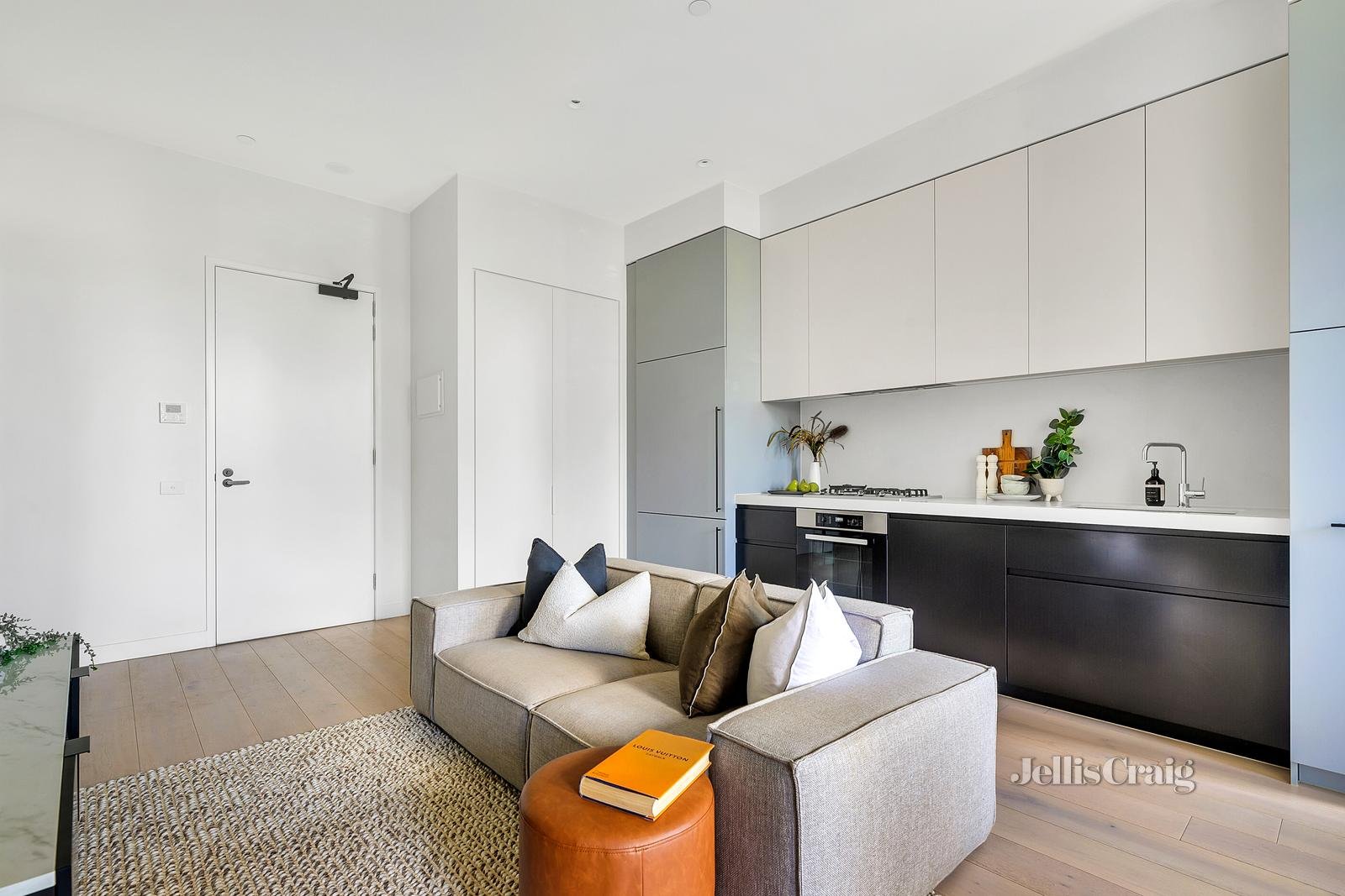 102/7 Howard Street, West Melbourne image 4