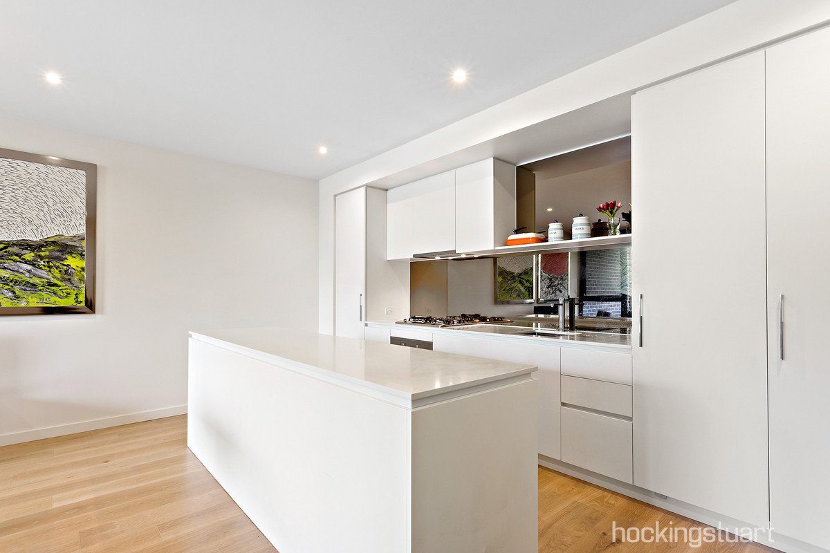 102/721 Toorak Road, Kooyong image 3
