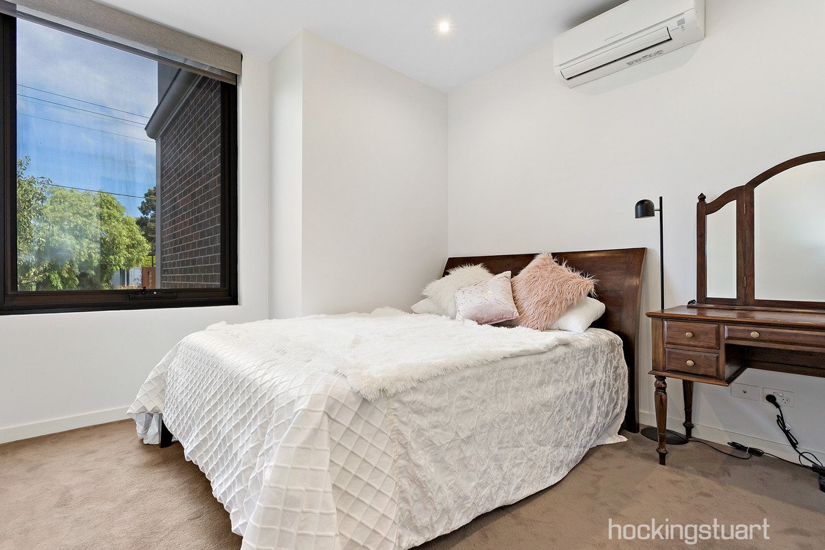 102/721 Toorak Road, Kooyong image 5