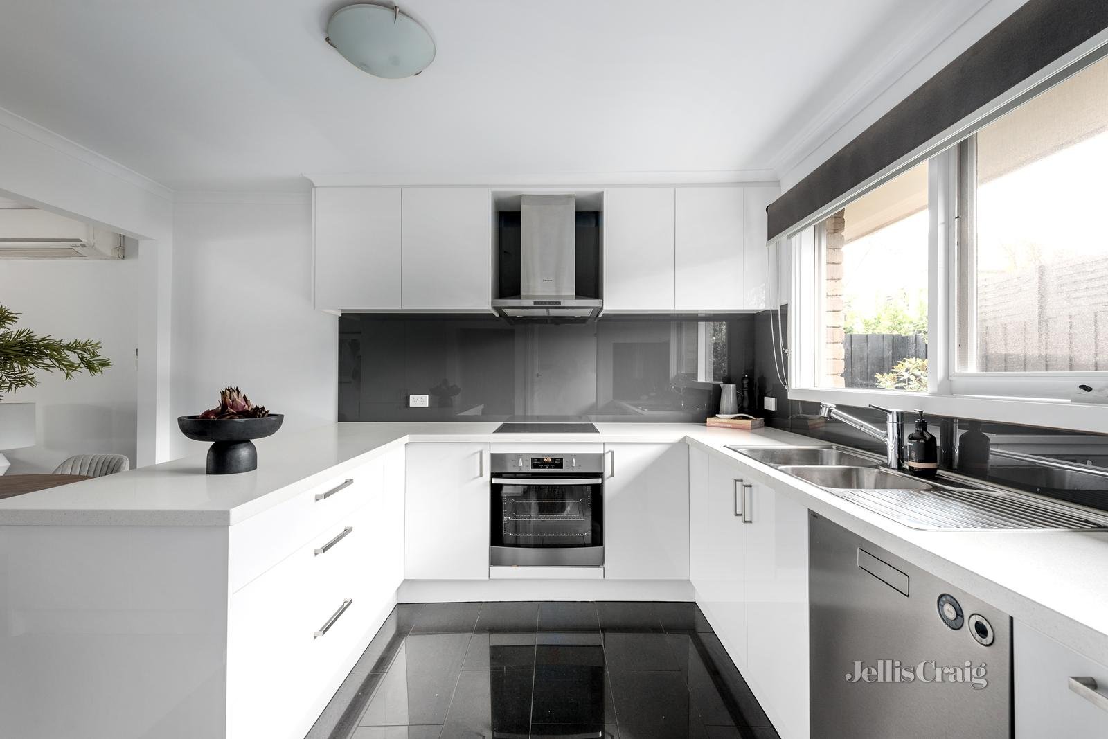 10/284 Barkers Road, Hawthorn image 3