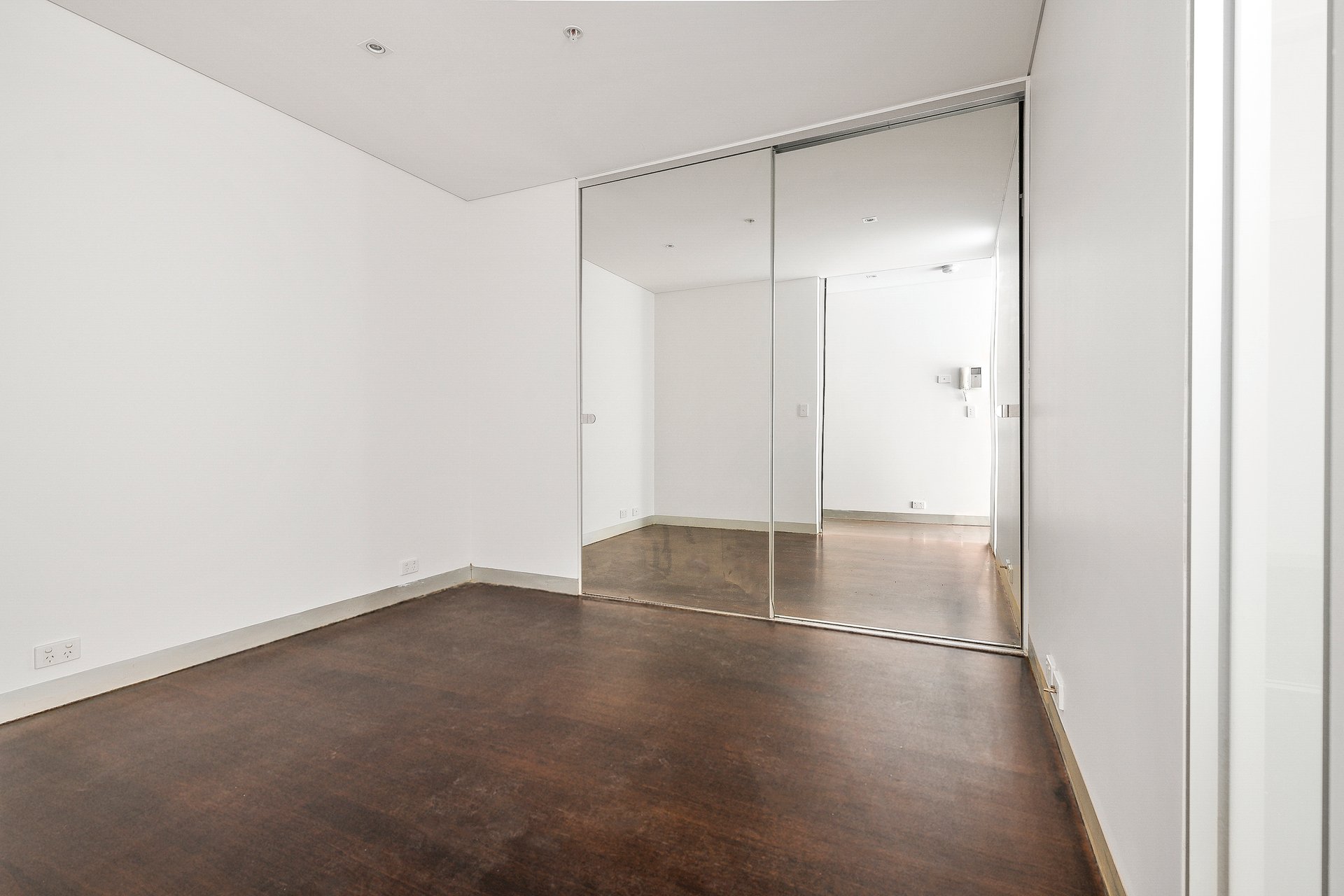 102/96 Ormond Road, Elwood image 5