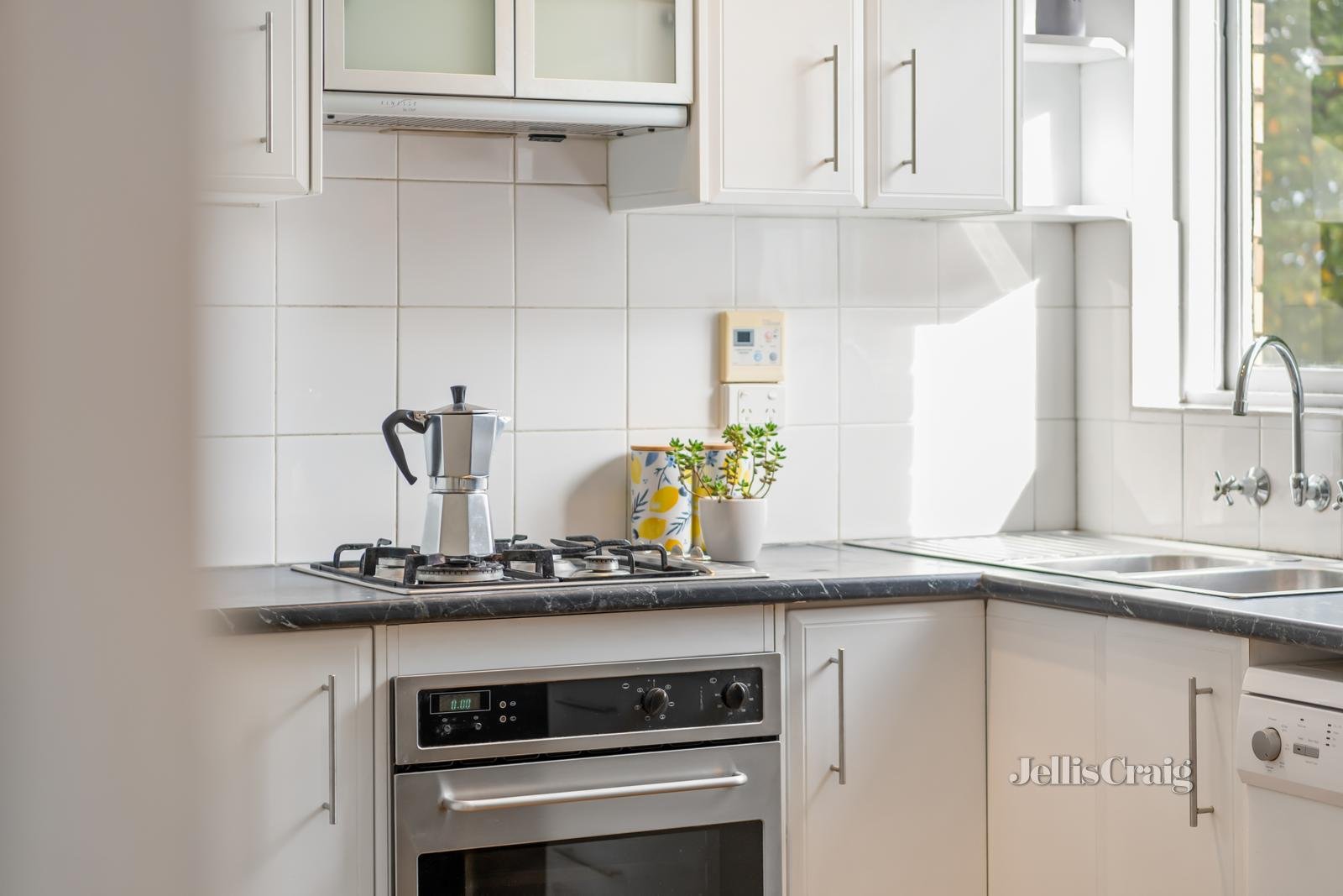 10/3 Allard Street, Brunswick West image 8