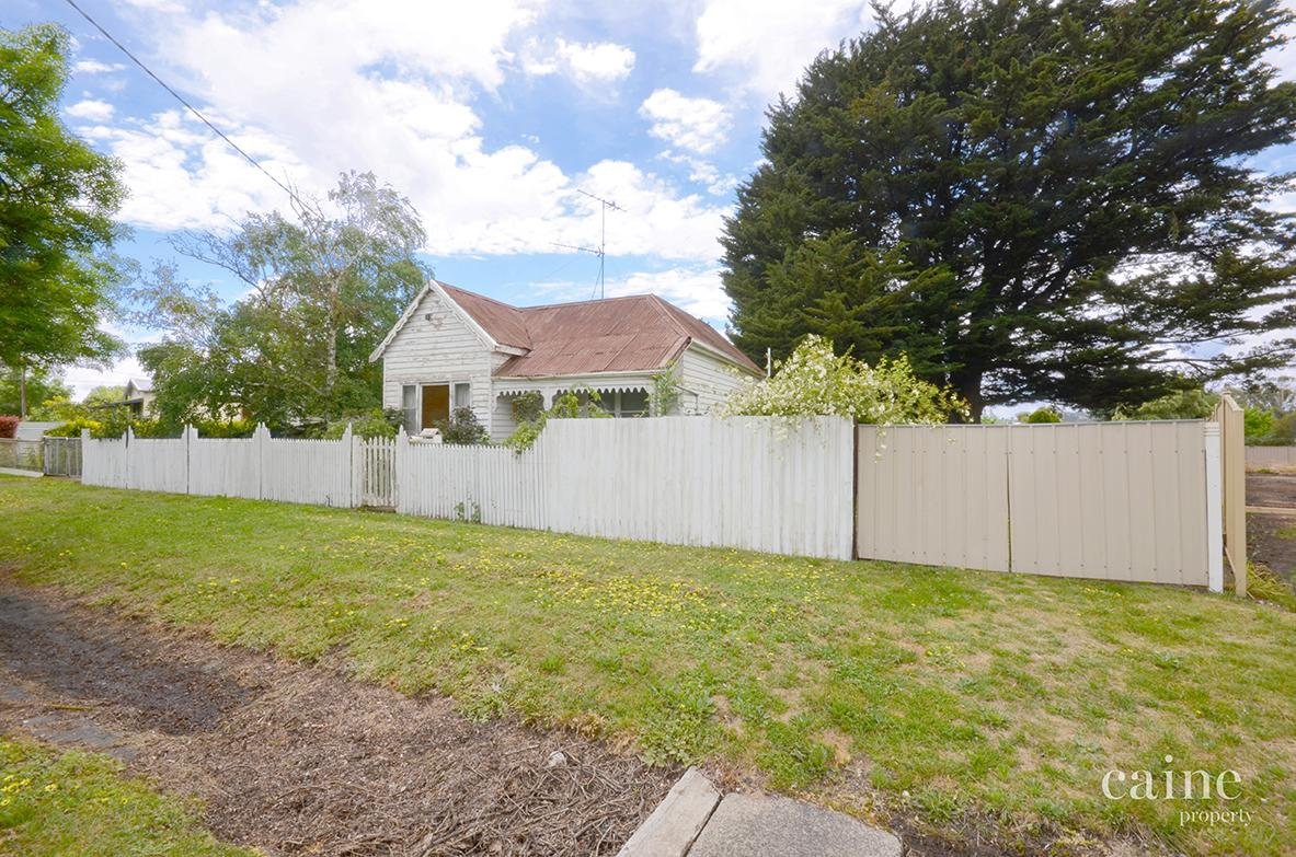 103 Campbells Crescent, Redan image 1