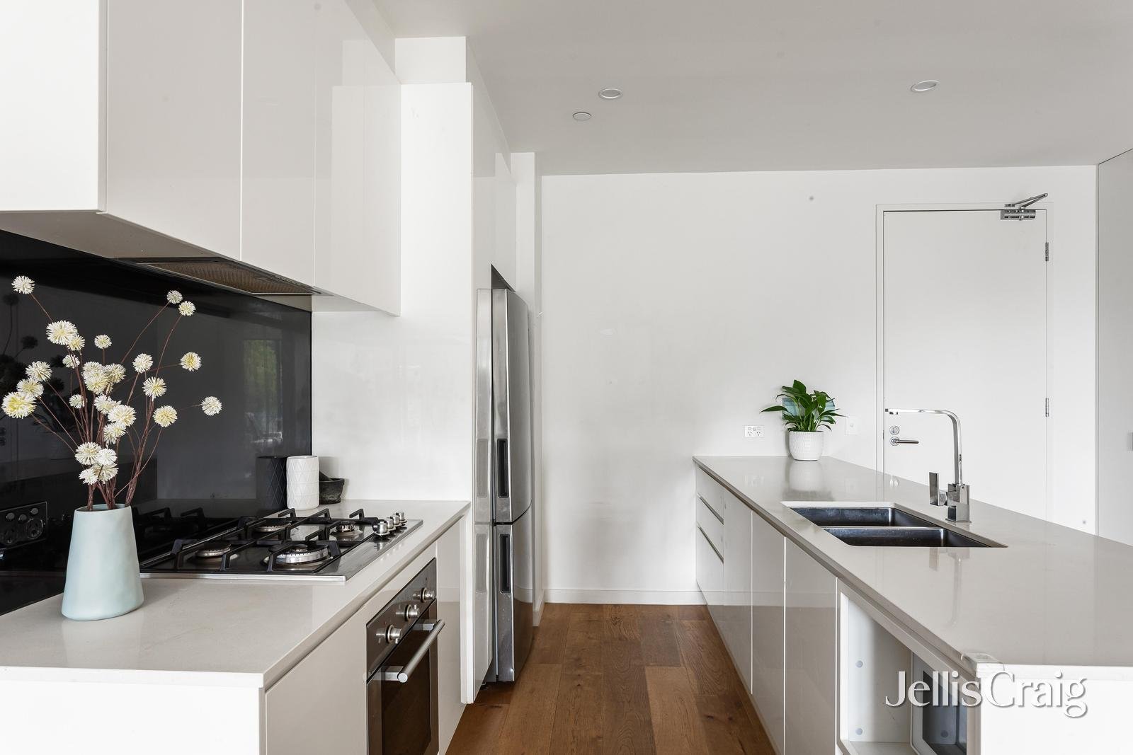 10/3 Faulkner Street, Bentleigh image 3