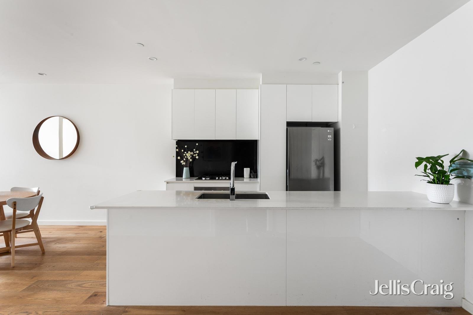10/3 Faulkner Street, Bentleigh image 4