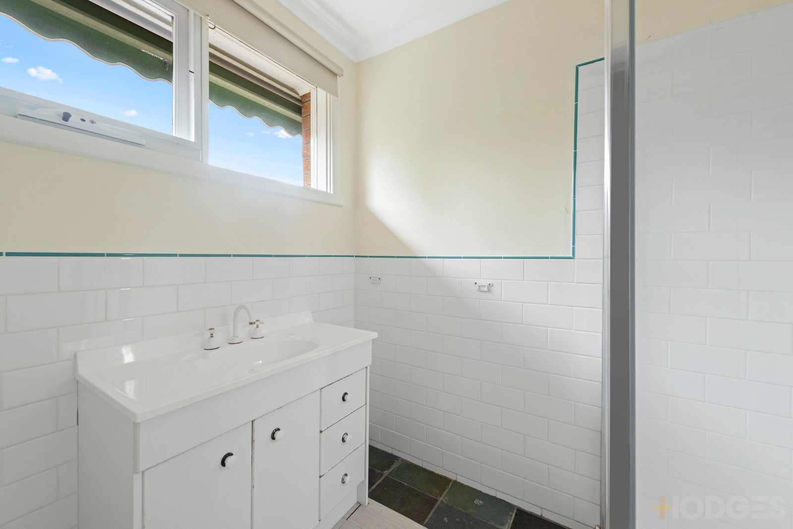 10 / 3 Golden Avenue Chelsea