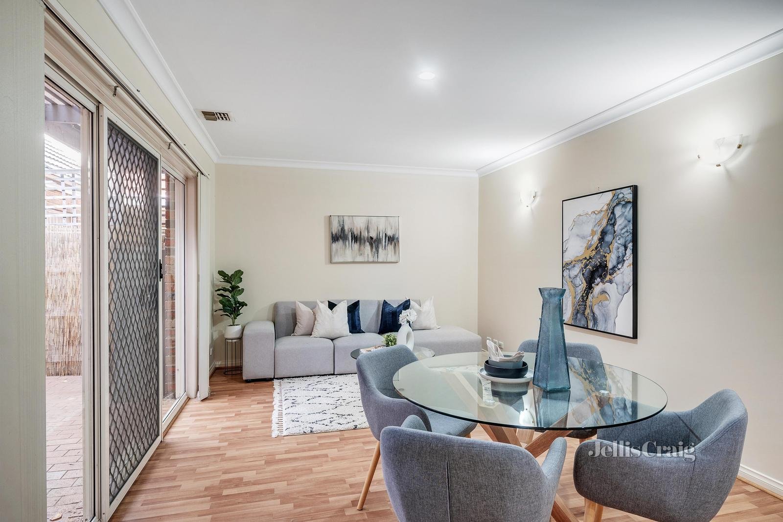 10/3 Mckelvie Court, Glen Waverley image 4