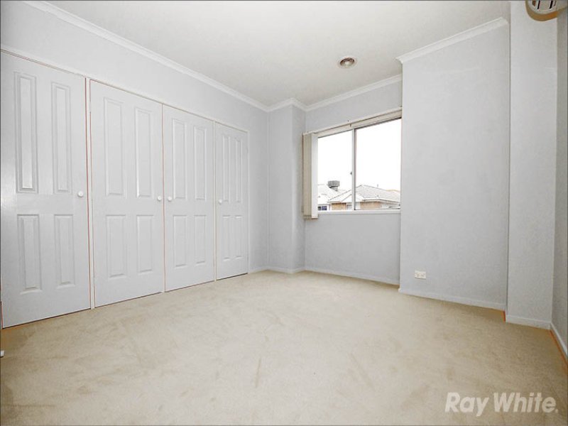 10/3 McKelvie Court, Glen Waverley image 6