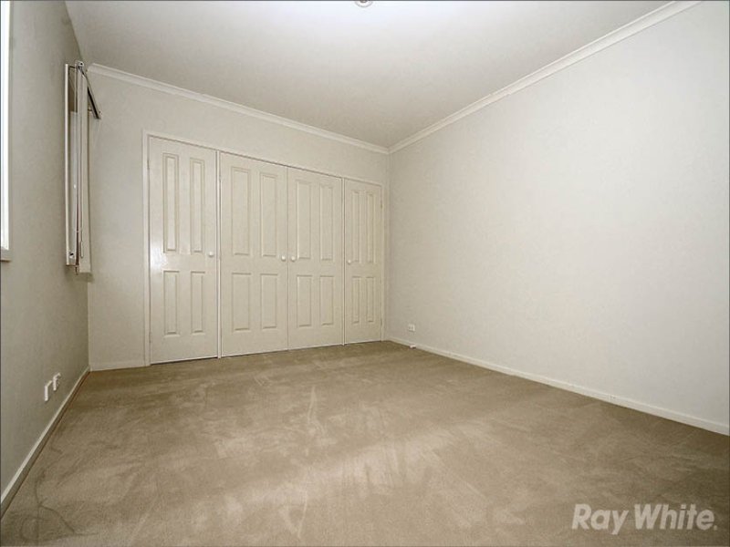 10/3 McKelvie Court, Glen Waverley image 7