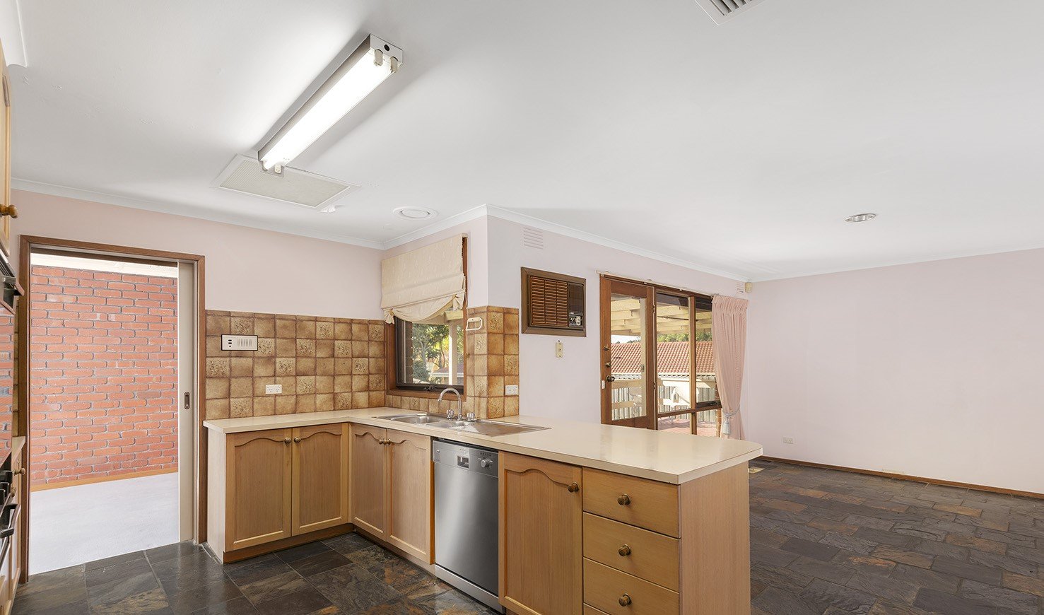 Property Gallery Thumbnail 2