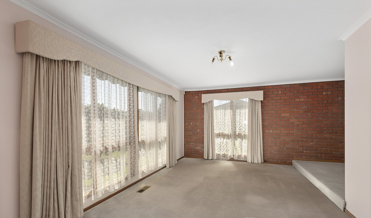 Property Gallery Thumbnail 3