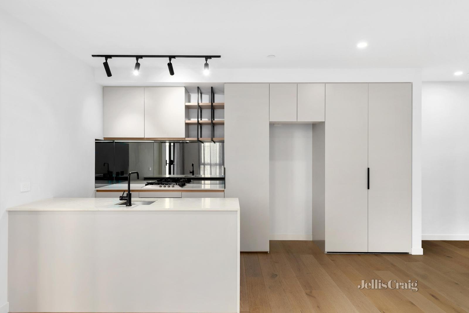 103/1 Red Hill Terrace, Doncaster East image 2