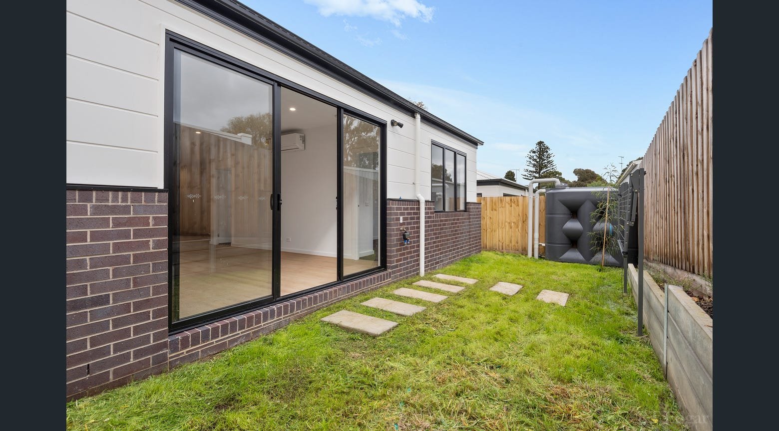 Property Gallery Thumbnail 9