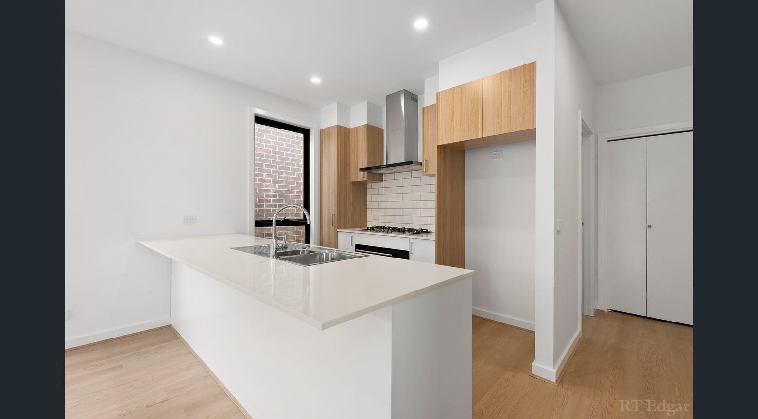 Property Gallery Thumbnail 3
