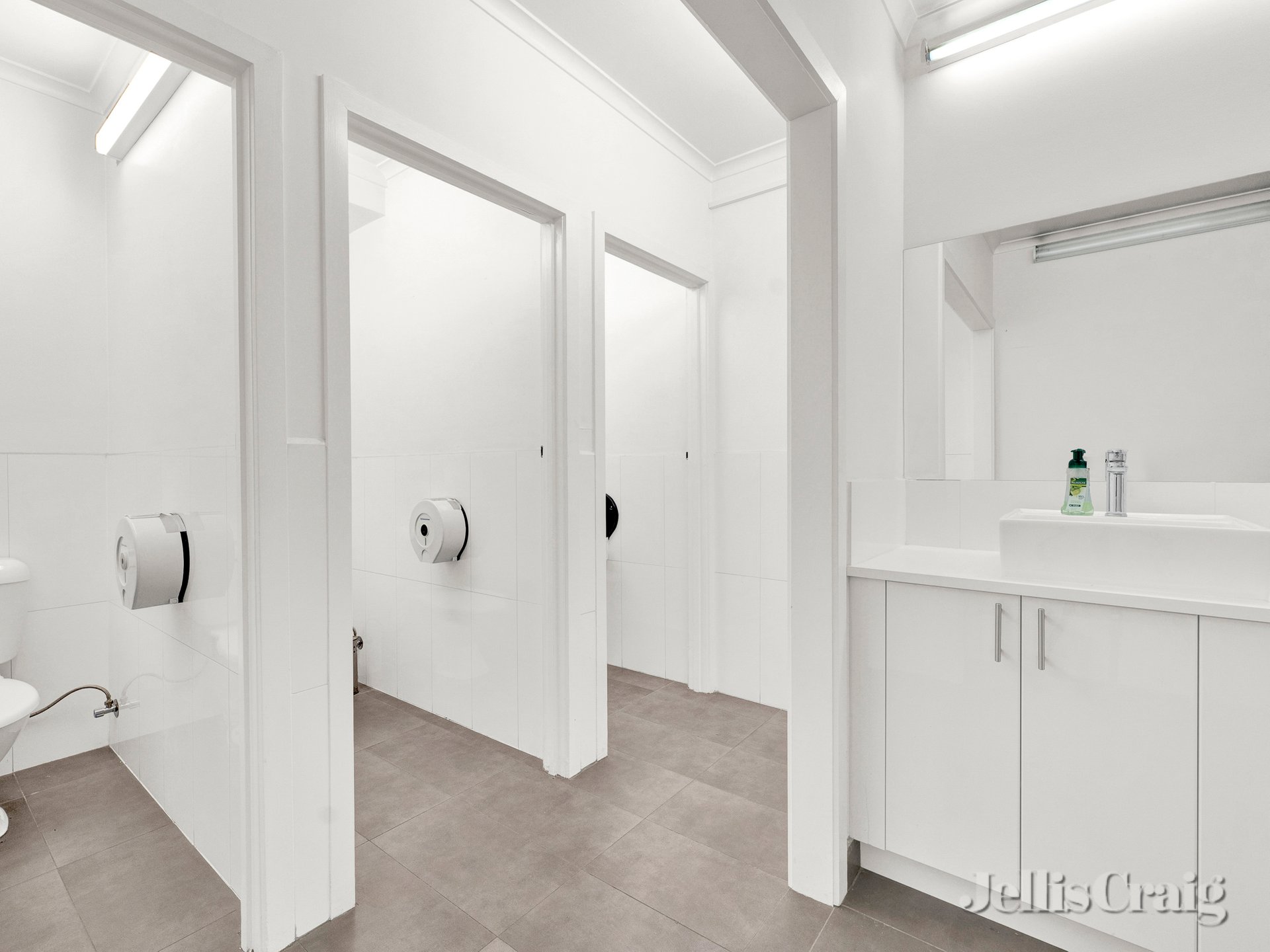 1032 Main Road, Eltham image 7