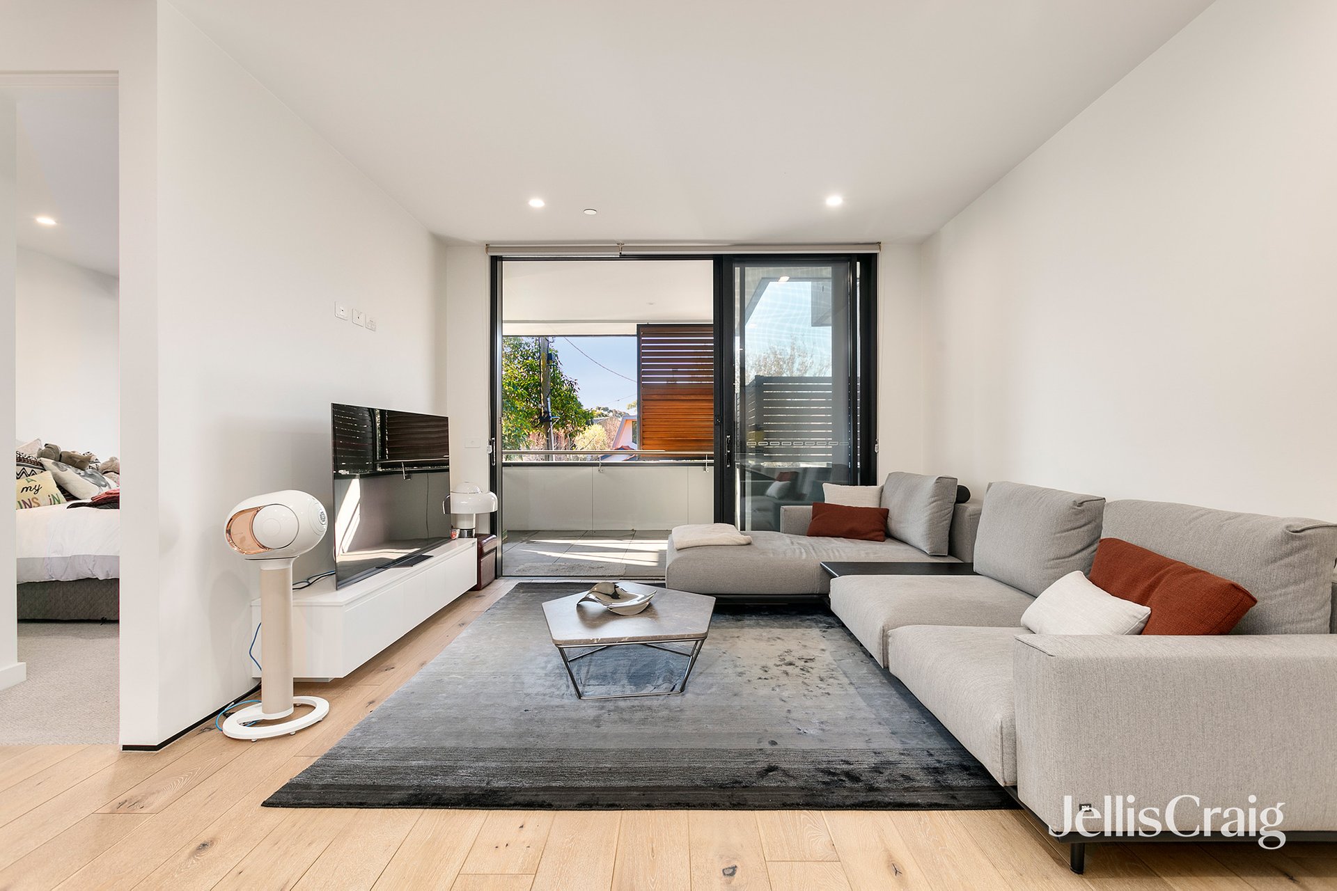 103/29 Foam Street, Elwood image 2