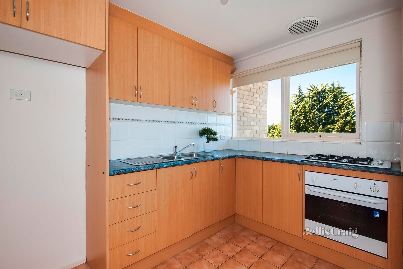 10/332 Pascoe Vale Road, Essendon image 3