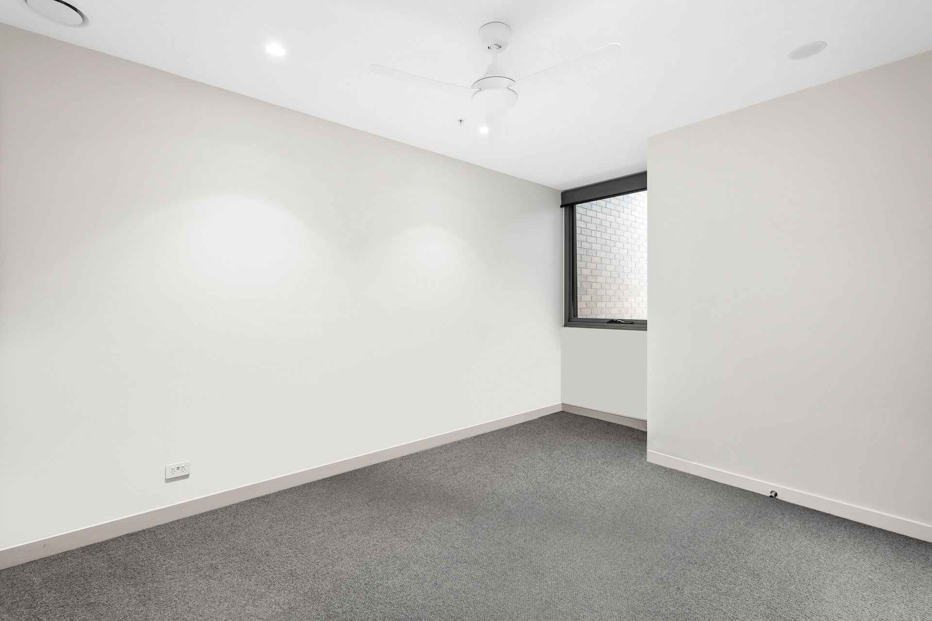 Property Gallery Thumbnail 6
