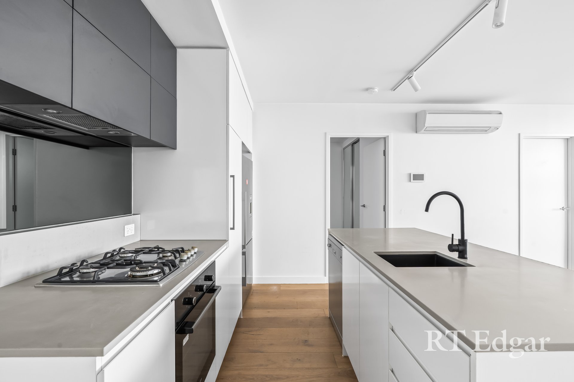 Property Gallery Thumbnail 3