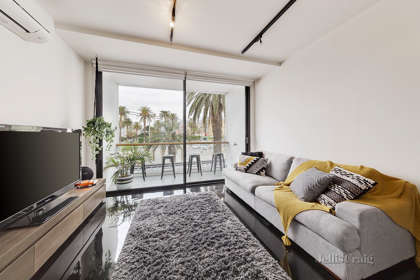 103/72 Acland Street, St Kilda image 3