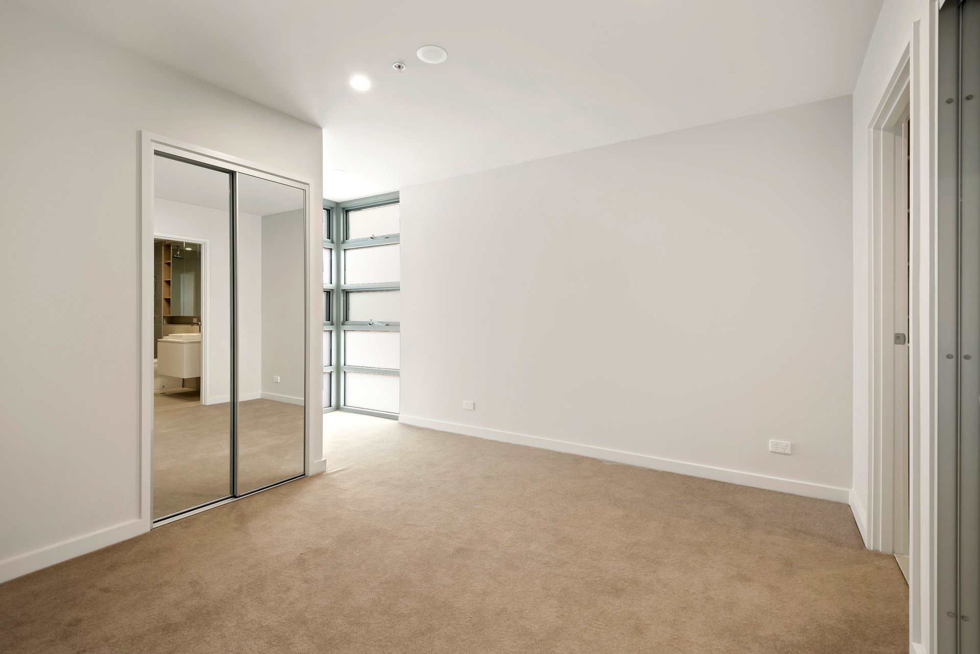 Property Gallery Thumbnail 4