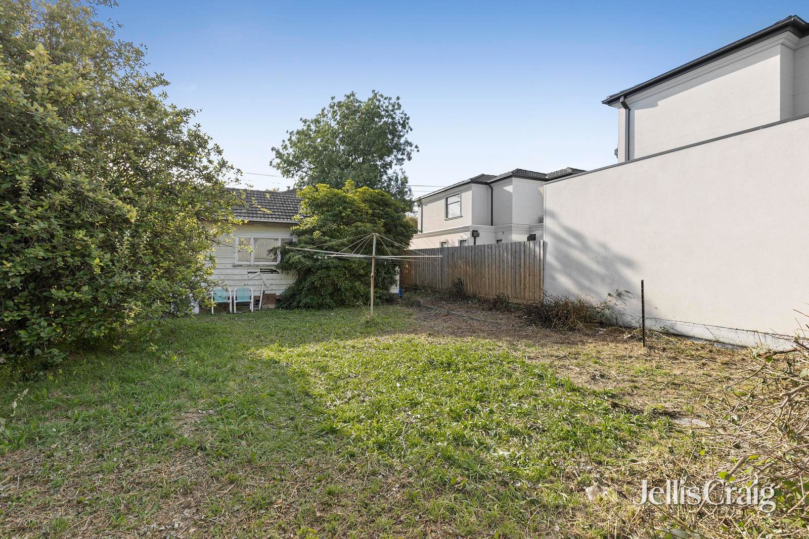 104 Bogong Avenue, Glen&nbsp;Waverley image 3