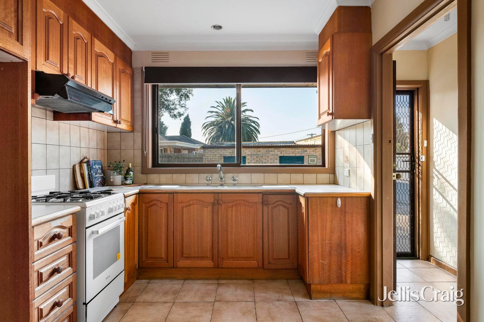 104 Hughes Parade, Reservoir image 3