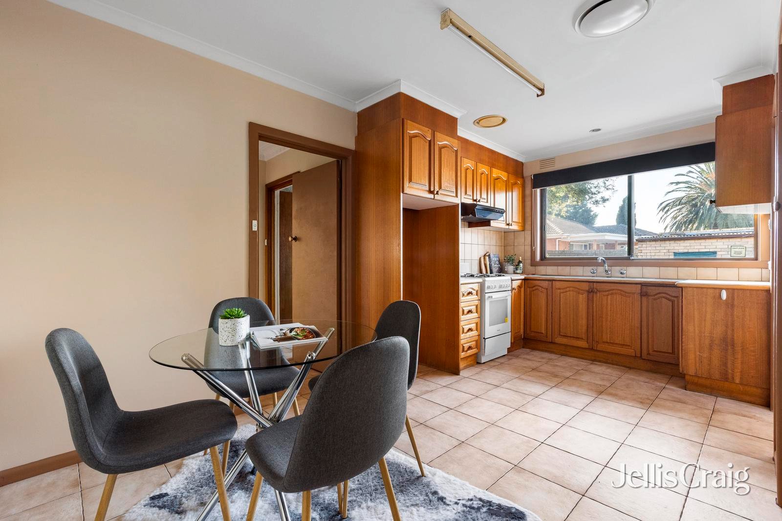 104 Hughes Parade, Reservoir image 4