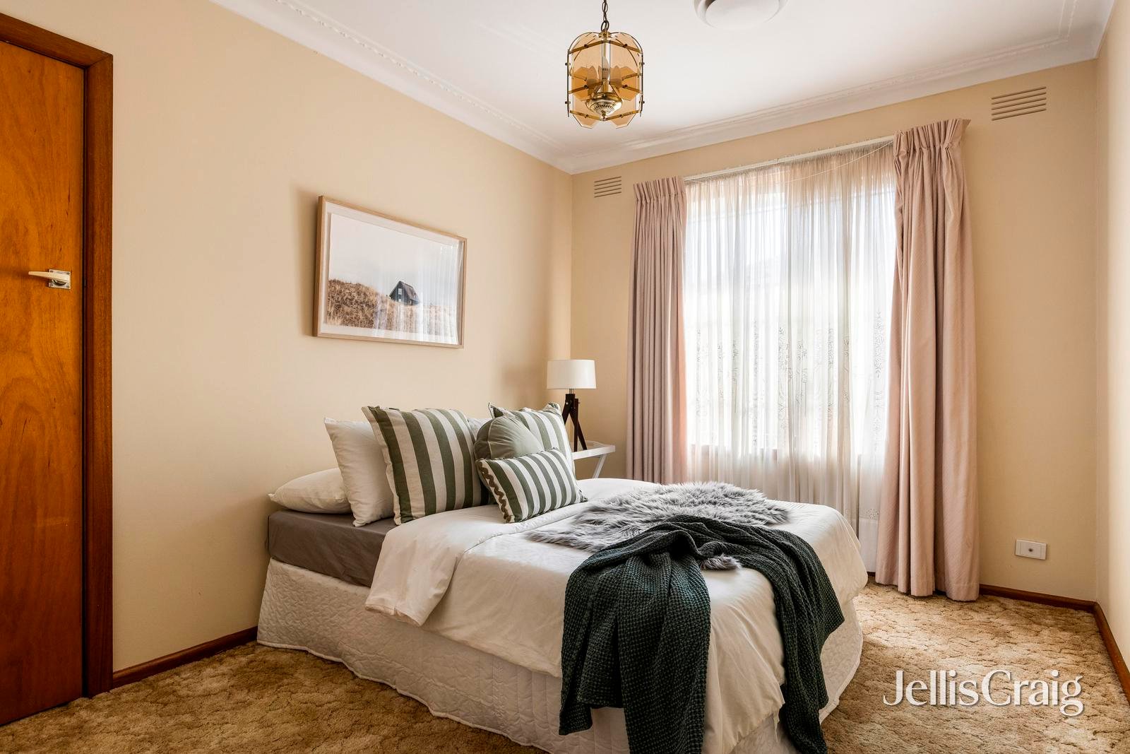 104 Hughes Parade, Reservoir image 9