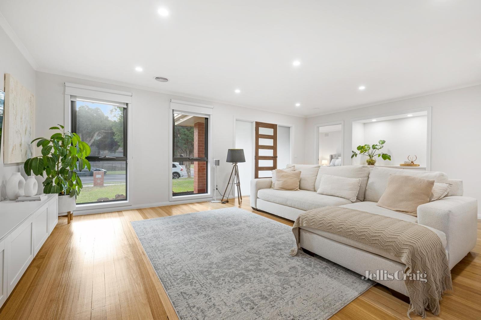 104 King Arthur Drive, Glen Waverley image 3