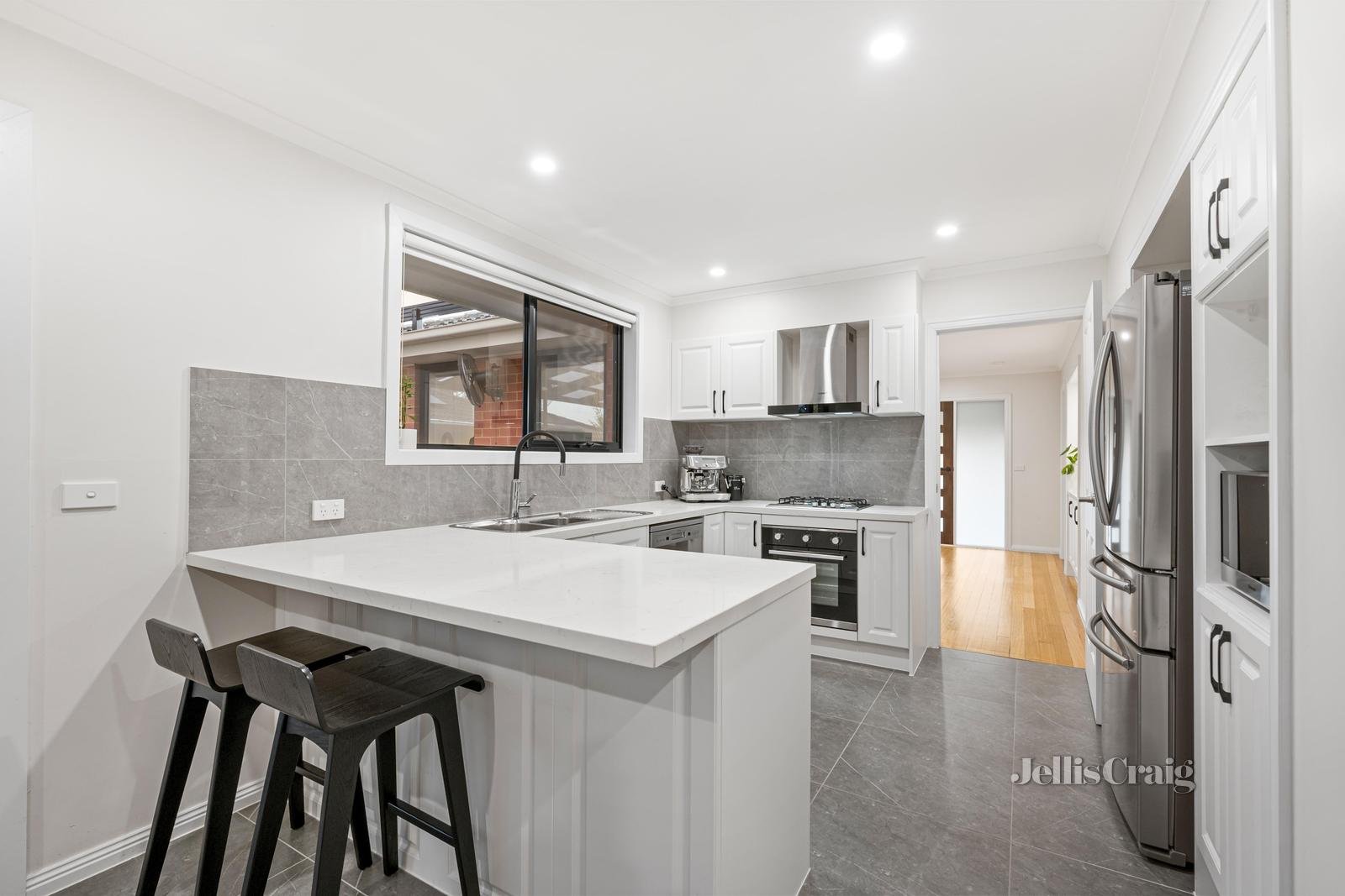 104 King Arthur Drive, Glen Waverley image 4