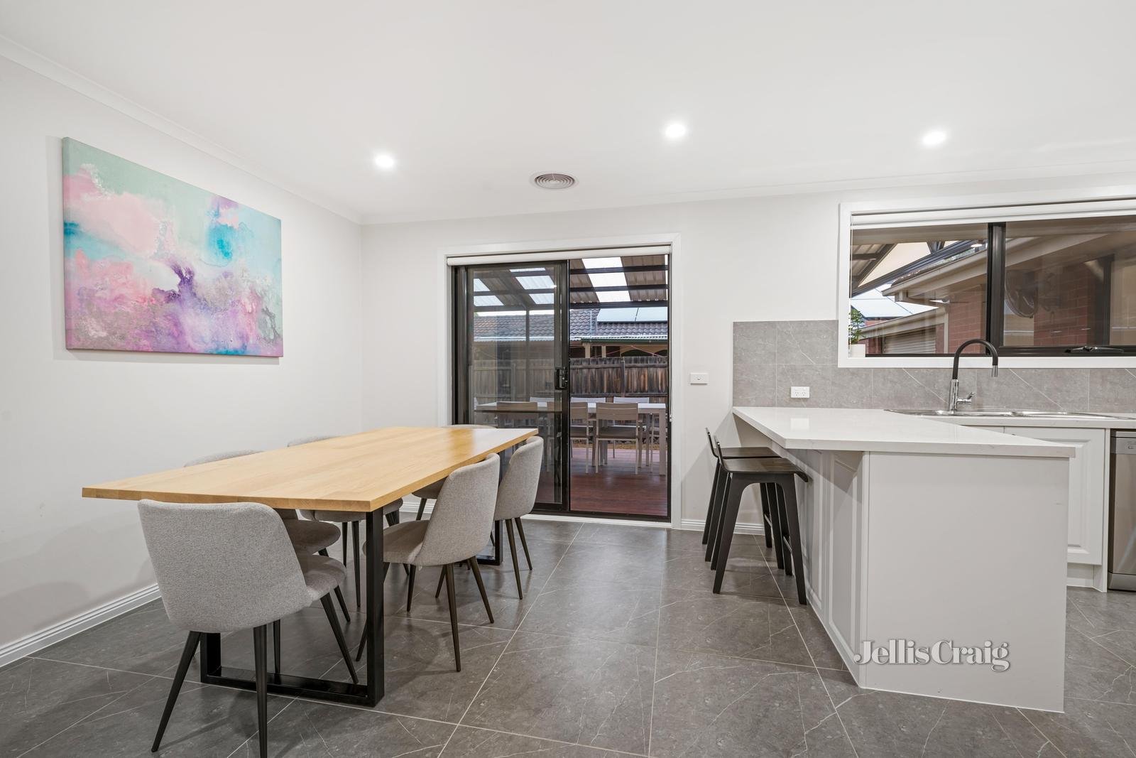 104 King Arthur Drive, Glen Waverley image 5