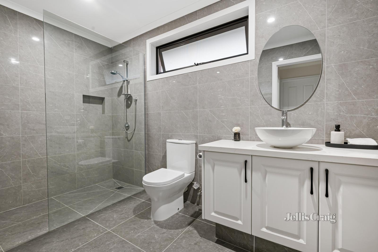 104 King Arthur Drive, Glen Waverley image 9