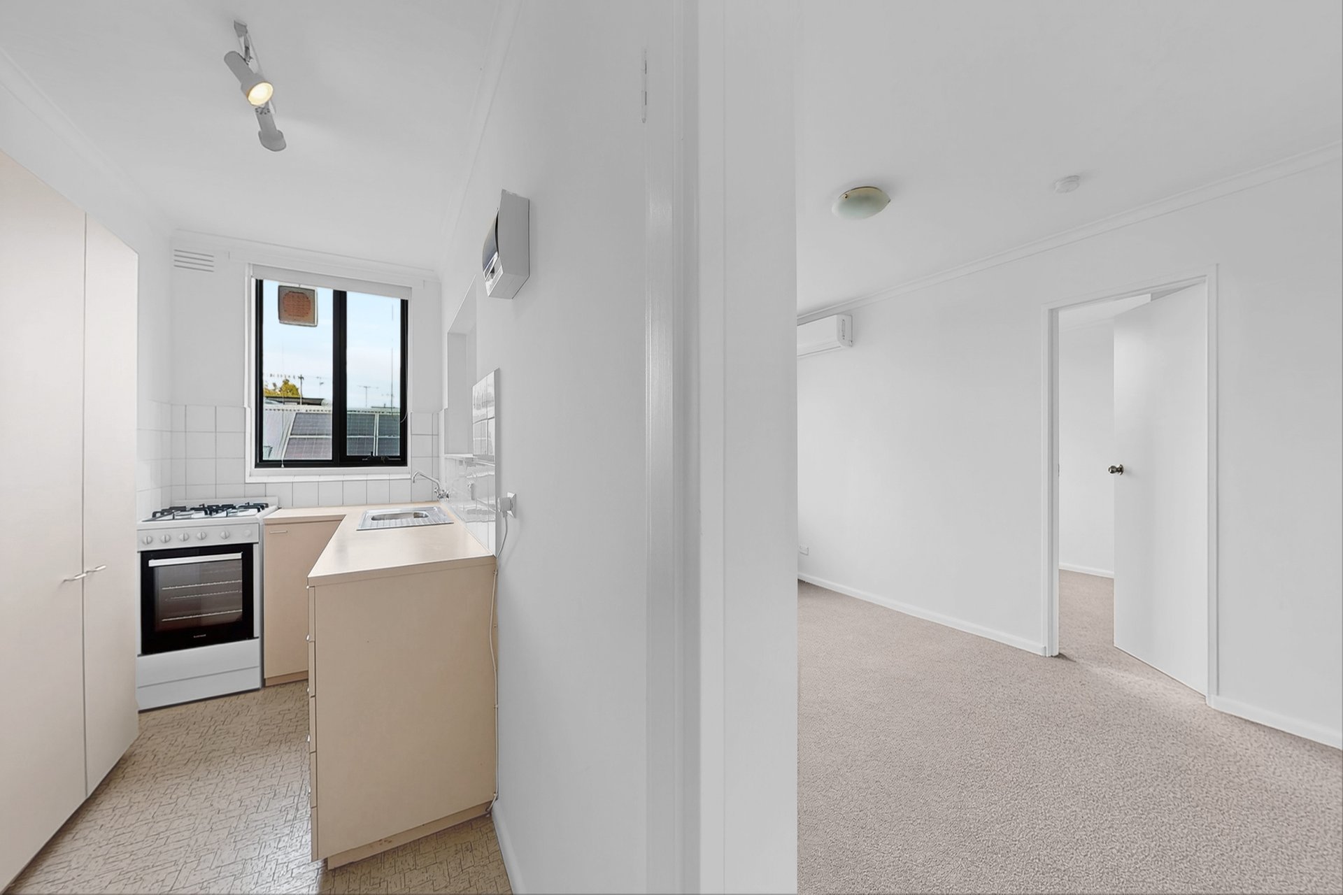 10 / 4 Normanby Street PRAHRAN