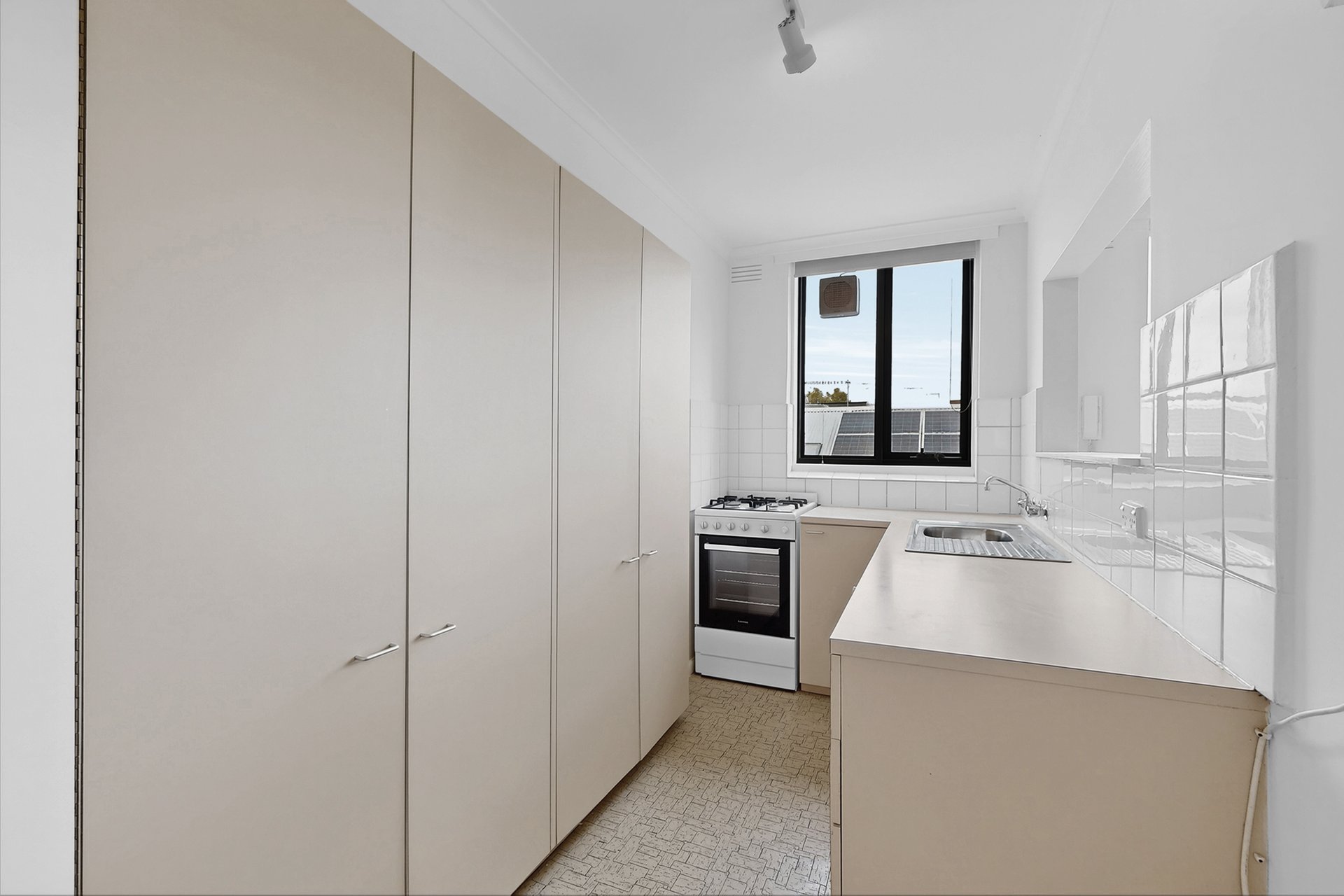 10 / 4 Normanby Street PRAHRAN