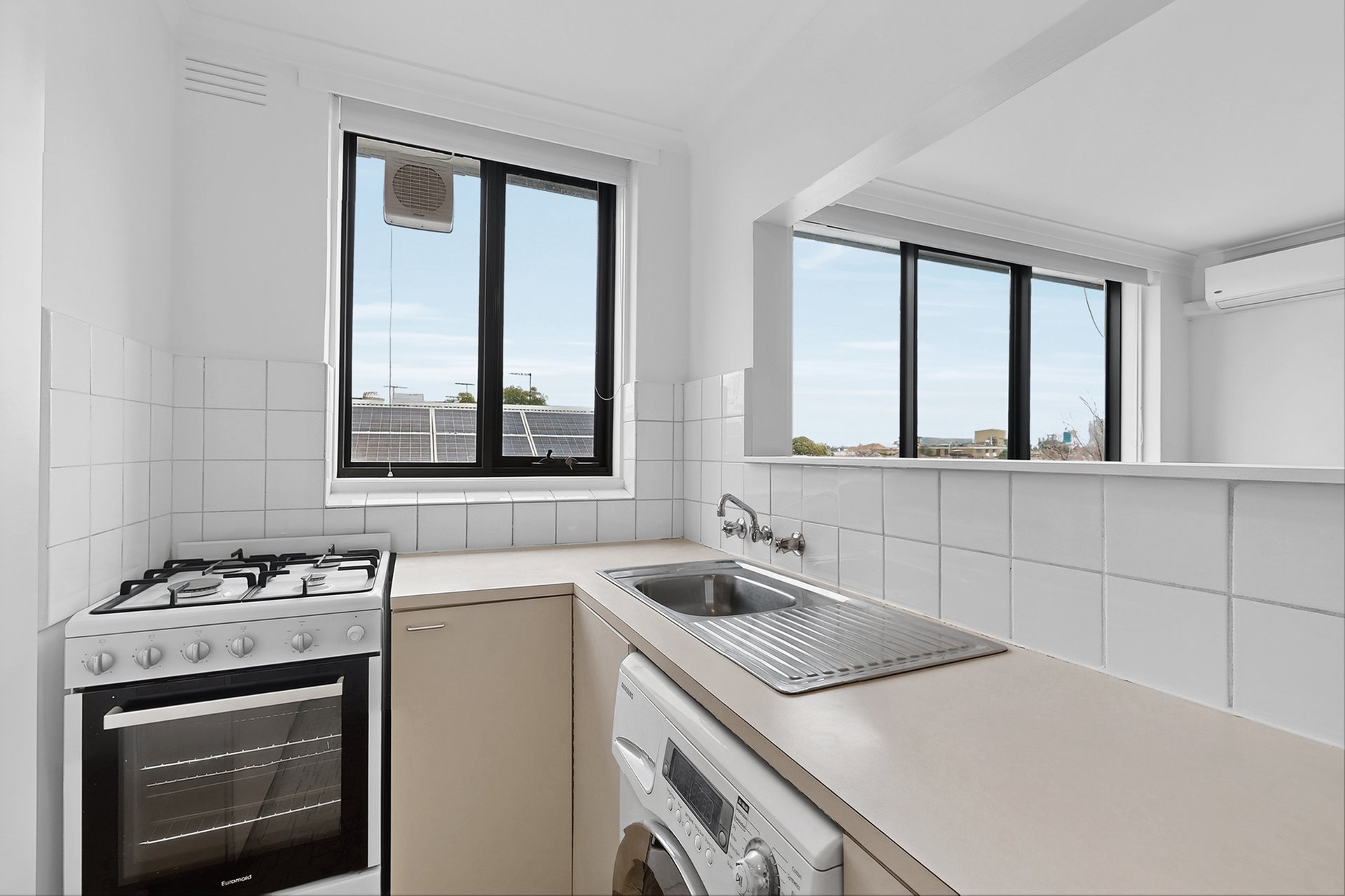 10 / 4 Normanby Street PRAHRAN