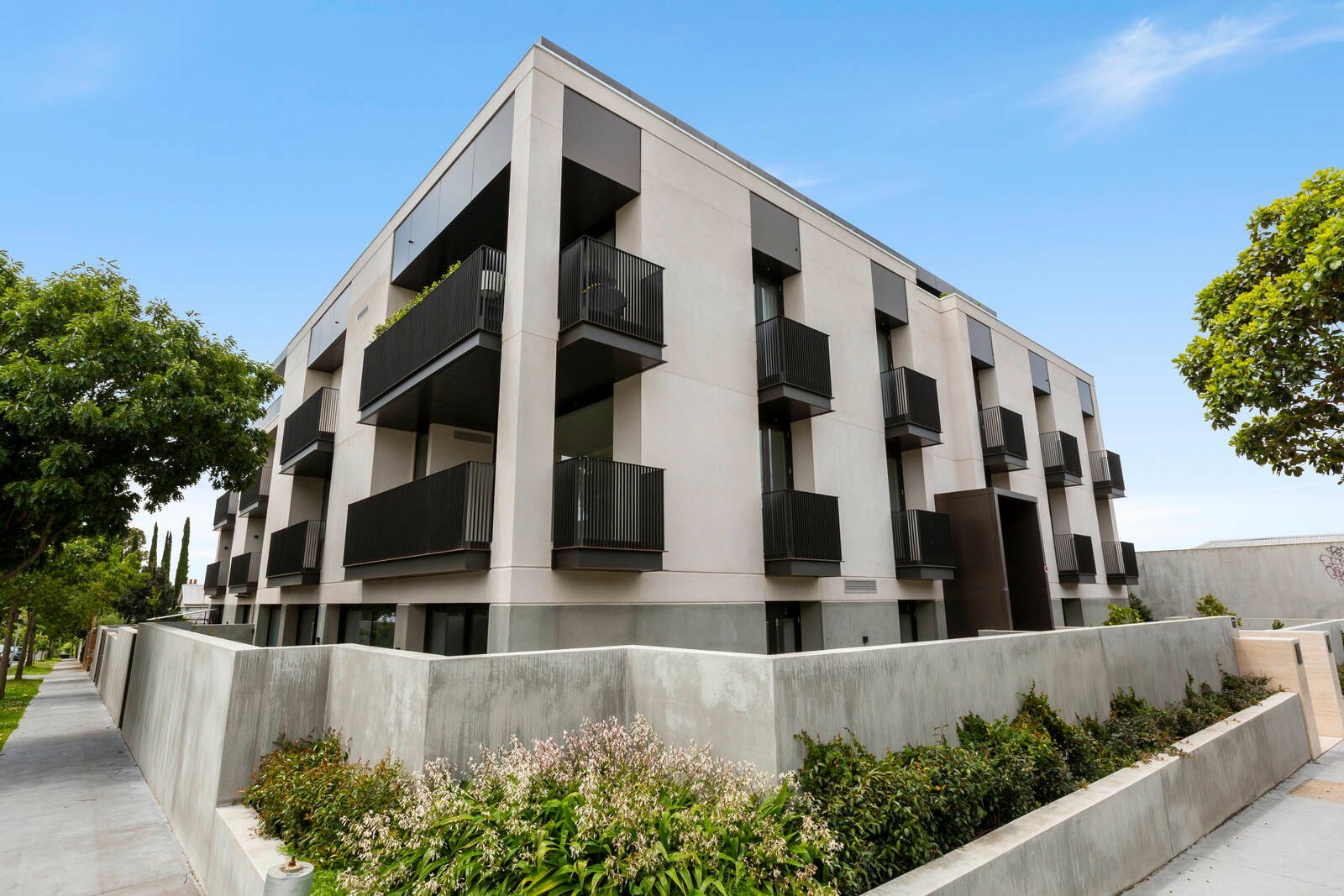Property Gallery Thumbnail 3