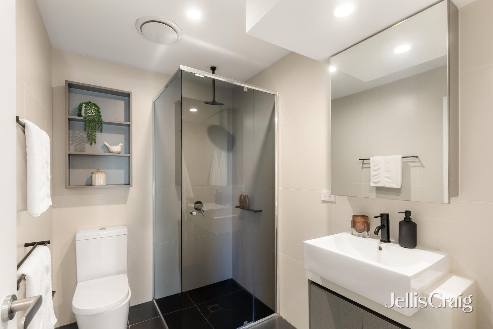 104/1a Campbell Grove, Northcote image 7
