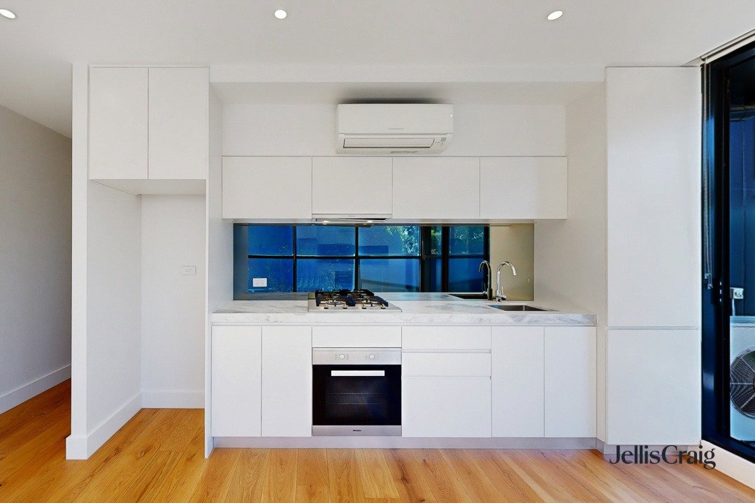 104/2 Kingsley Street, Elwood image 2