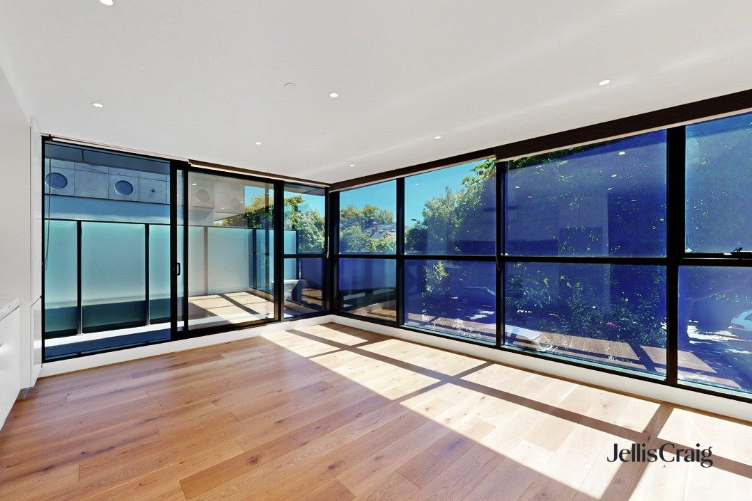 104/2 Kingsley Street, Elwood image 3